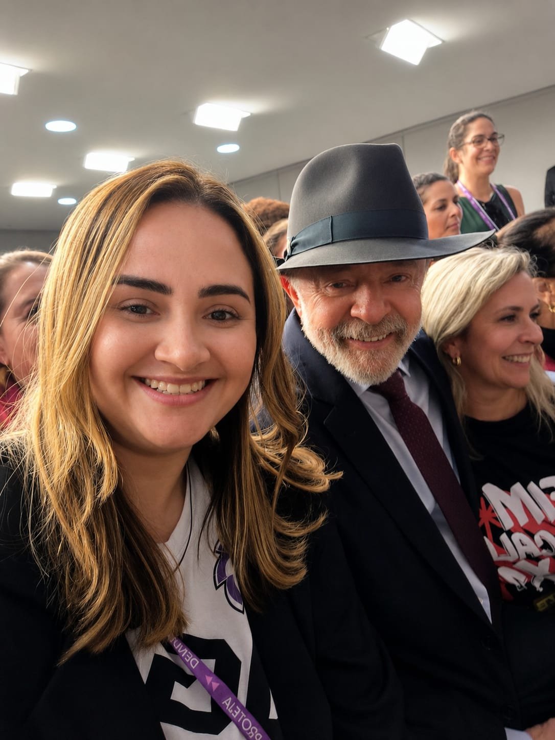 Ana Karolynne ao lado do presidente Luiz Inácio Lula da Silva no Palácio do Planalto